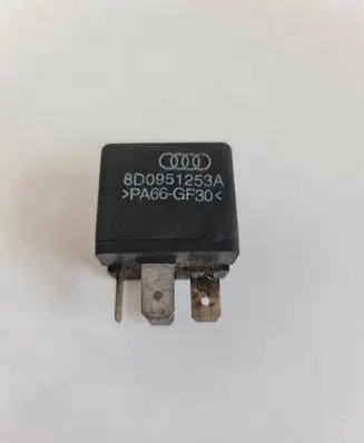 Volkswagen Golf V Other relay 8D0951253A