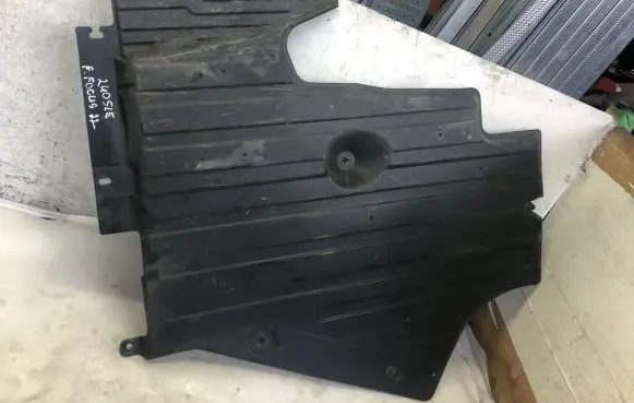 Ford Focus Trunk boot underbody cover/under tray Jx6b9d183bb