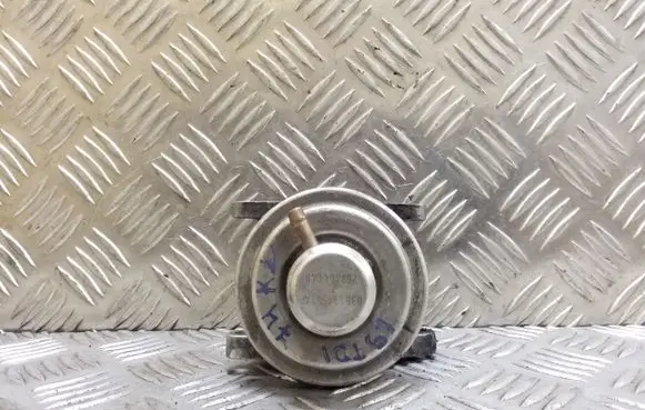 Volkswagen Golf IV EGR valve 038129637D