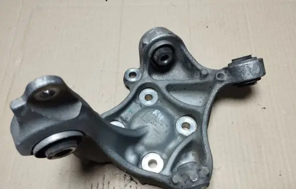 Rear wheel hub spindle/knuckle