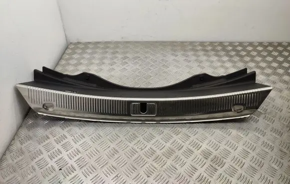 Trunk/boot sill cover protection