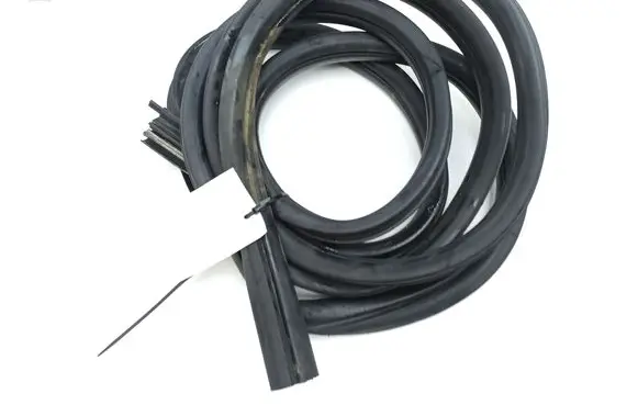Opel Vivaro Front door rubber seal 