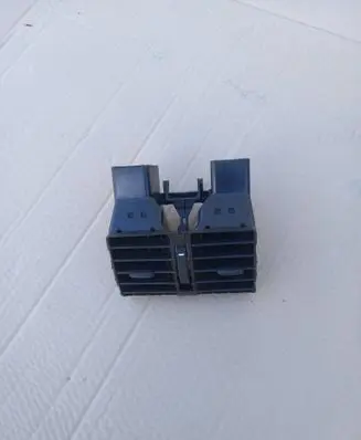 Volkswagen Touran I Rear air vent grill 1T0819203