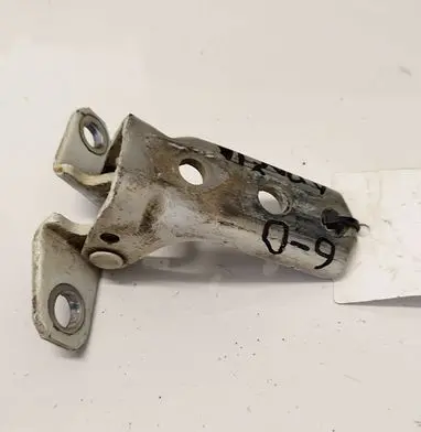 Mitsubishi L200 Rear door lower hinge
