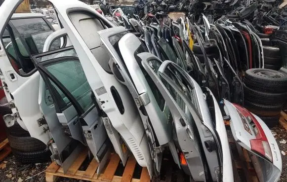 Opel Vivaro Front door baltos