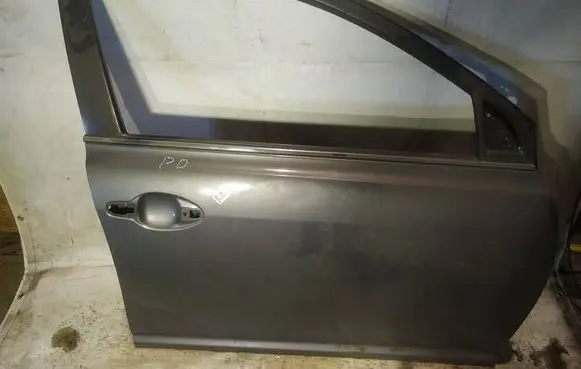 Toyota Avensis T250 Front door pilkos
