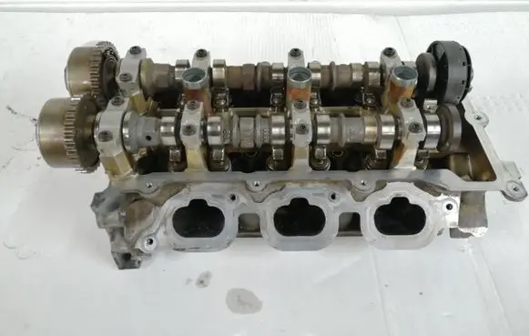 Dodge Durango Engine head 05184510AJ