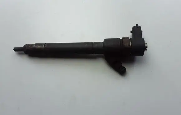 Volvo XC60 Fuel injector 30777526