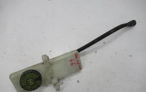 Brake fluid reservoir