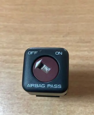 Passenger airbag on/off switch