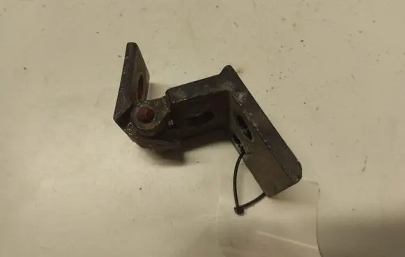 Peugeot 607 Front door lower hinge