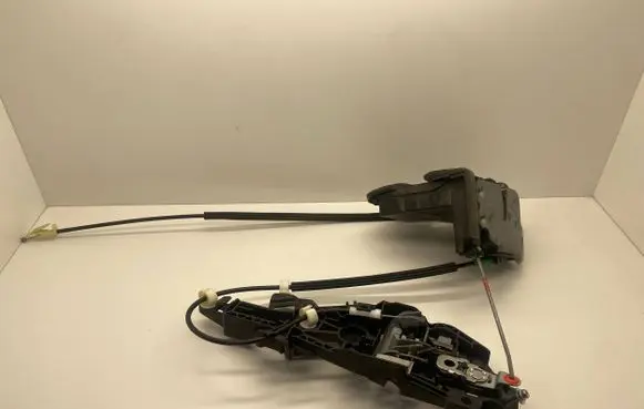 Chevrolet Malibu Front door lock 13509613 13546475 04520