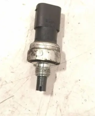 Mercedes-Benz E W211 Air conditioning (A/C) pressure sensor A2038300472