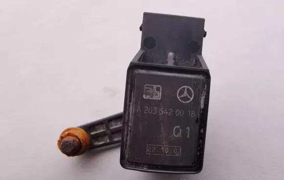 Mercedes-Benz C W203 Headlight/headlamp level sensor A2035420018