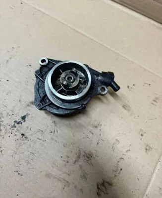 BMW 5 E39 Vacuum pump 7786841 01T052010 2832700A