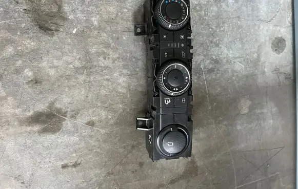 Mercedes-Benz Sprinter W906 Climate control unit A9069063000 5HB00901252