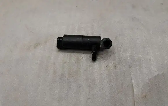 Toyota Corolla Verso AR10 Headlight washer pump 8528002020 8528002021