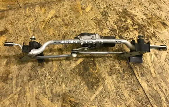 Mazda 3 II Front wiper linkage and motor