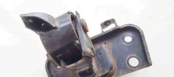Toyota Auris 150 Engine mount bracket