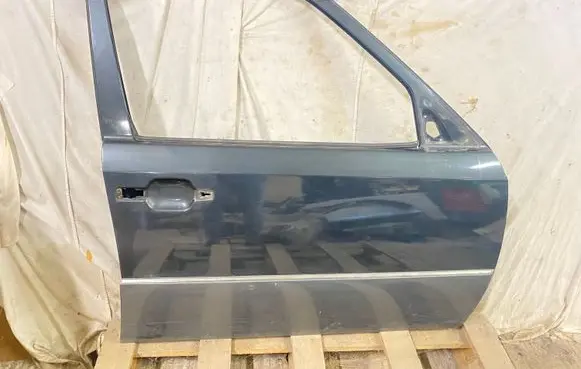 Mercedes-Benz E W124 Front door BLUEBLACKMETALLICPAINT199U