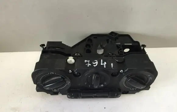 Volkswagen PASSAT B6 Climate control unit