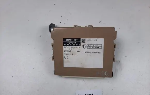 Toyota Avensis T270 Other control units/modules 8999005042