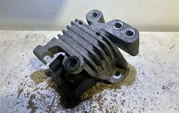 Jeep Cherokee Engine mount bracket P68141400AG
