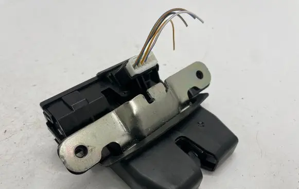 Ford Fiesta Tailgate window lock/catch/latch 