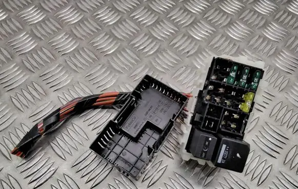 Volvo V70 Fuse module