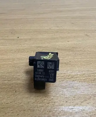 Volkswagen Golf VII Airbag deployment crash/impact sensor 5Q0959651 D6733