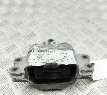 Volkswagen Scirocco Engine mount bracket 1K0199262CN 1K0199555AQ