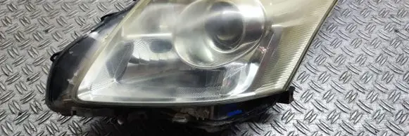 Toyota Avensis T270 Headlight/headlamp 8116605310