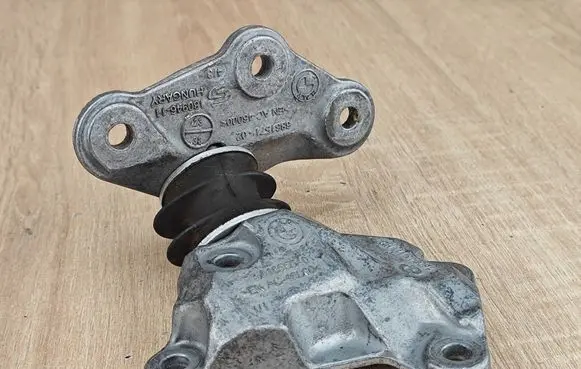 BMW X6 G06 Gearbox mounting bracket 5A16555 6861571