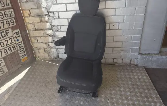 Renault Trafic III (X82) Front driver seat 14961 AERP089 T1662