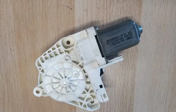 Audi A1 Front door window regulator motor 8K0959802C