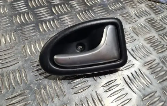 Renault Megane II Front door interior handle 8200028995