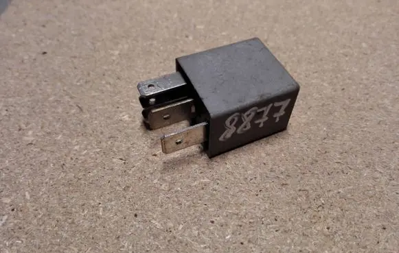 Opel Signum Other relay 57100 90414477 12V1016A