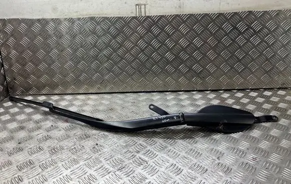 Lexus RX 450H Front wiper blade arm W000063279