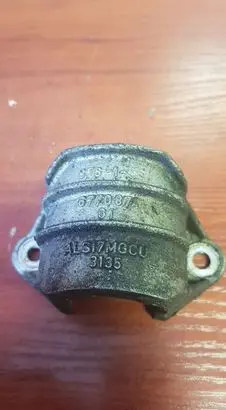 BMW 1 E81 E87 Sway bar bush bracket, front 6770874