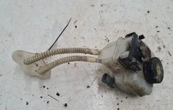 Brake fluid reservoir