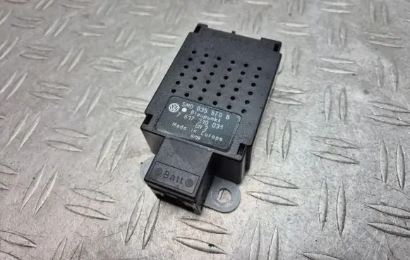 Volkswagen Golf VI Aerial antenna amplifier 5M0035570B