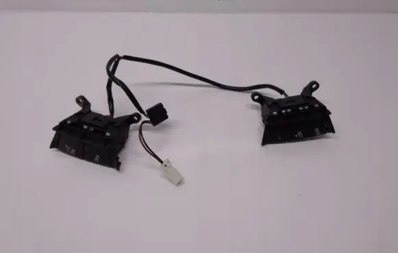 Ford Focus Steering wheel buttons/switches 9E740