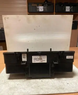 Volkswagen Touran I Speedometer (instrument cluster) 1T0920862F V0003000 VWZ7Z0E3072249