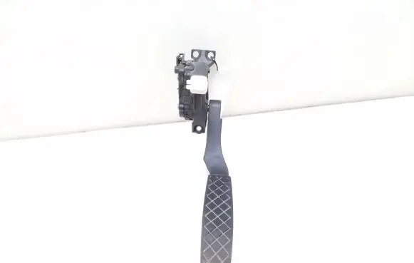 Volkswagen Touareg I Accelerator throttle pedal 7L6723507A