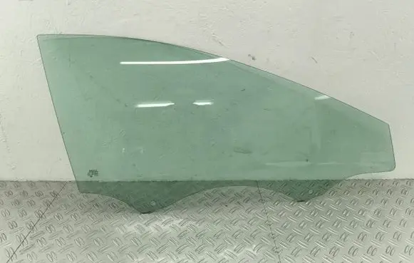Seat Leon (5F) Front door window glass four-door