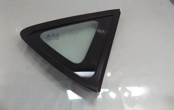 Hyundai i30 Rear vent window glass