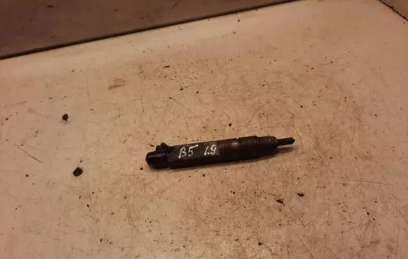 Audi A4 S4 B5 8D Fuel injector 028130201G