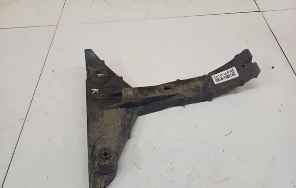 Front bumper mounting bracket