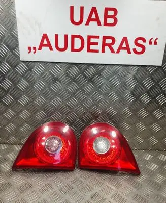 Tailgate rear/tail lights