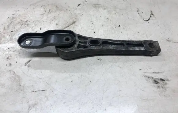 Volkswagen PASSAT B7 Engine mount bracket 3C0199855